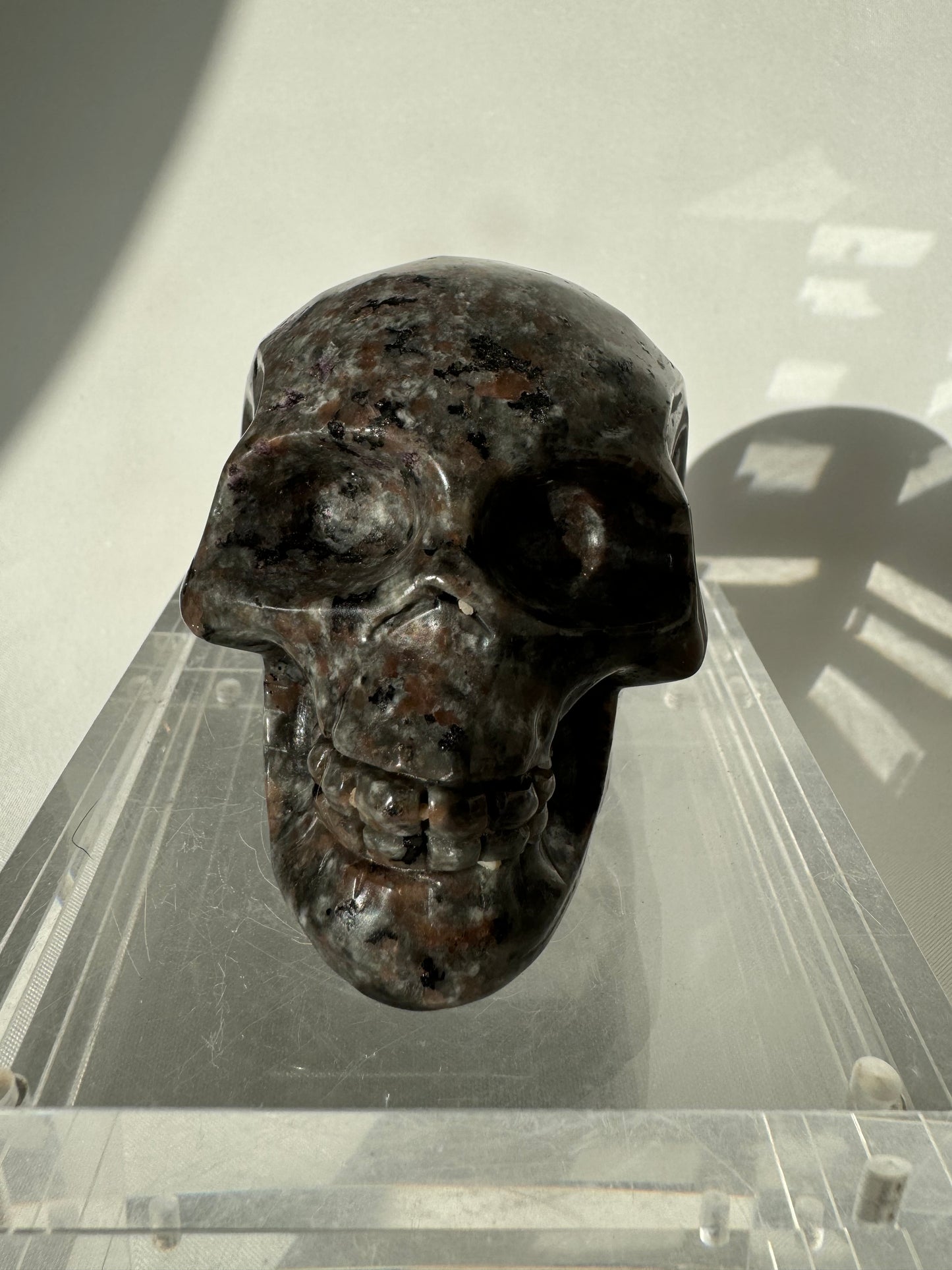 Yooperlite Skull | Bespoke Crystals